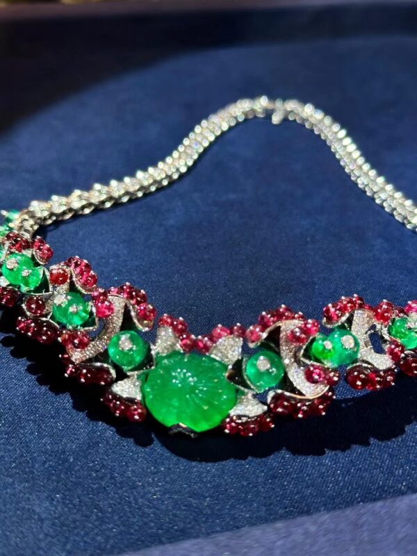 #212 Natural Colombian emerald red spinel necklace Main stone 21.876 carats 18k gold - Image 2