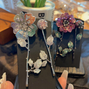 Fashionable and high-end accessories, versatile and niche design jewelry items