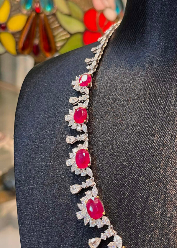 397#High end fashion natural Burmese pigeon blood red ruby necklace with main stone of 29.35 carats and 18K gold inlaid with natural diamonds - Image 6