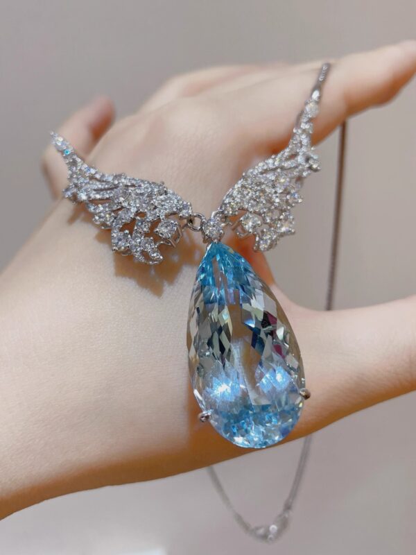 #209 Natural Santa Maria Aquamarine Necklace features a 38.98-carat 18k gold main stone set with diamonds - Image 3