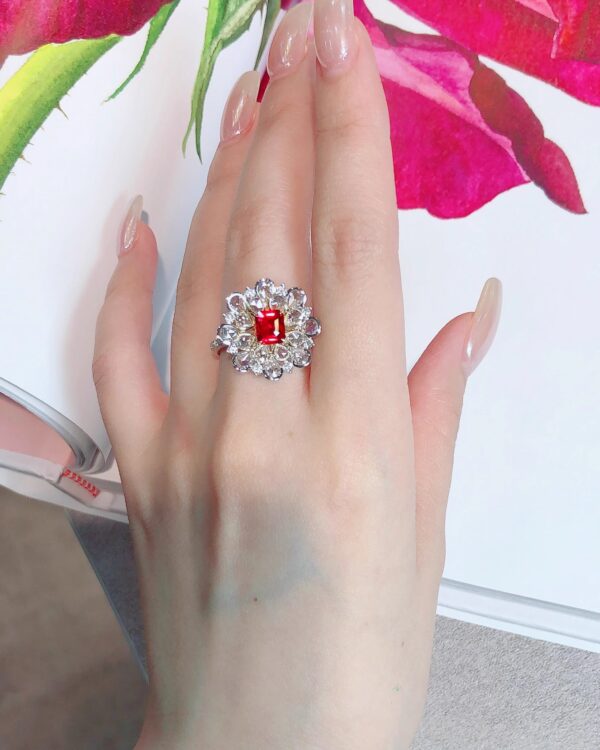 396#High end fashion natural pigeon blood red ruby ring with main stone of 1.07 carats and 18k gold inlaid with natural diamonds - Image 2