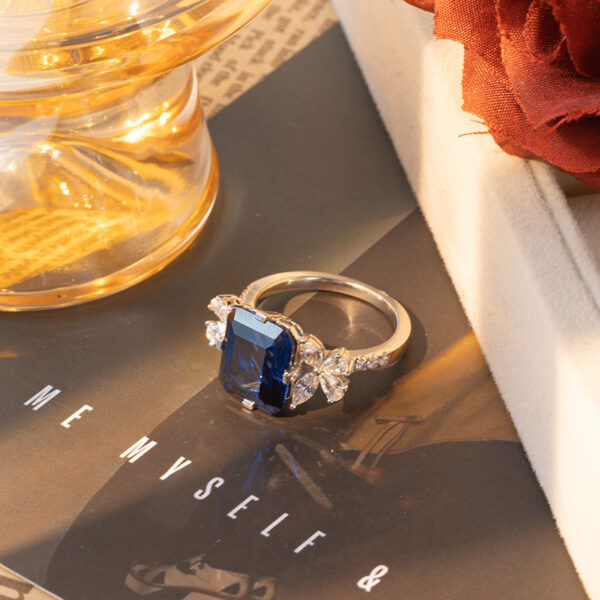 #156 S925 Silver Light Luxury Exquisite High-end 4-carat Lady Cultivated sapphire ring - Image 3