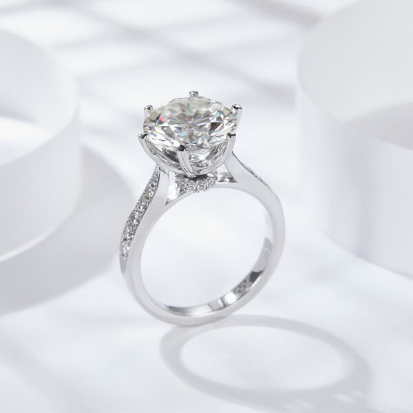 #233 S925 Silver Light Luxury Exquisite High-end round Moissanite 5-carat ring - Image 4
