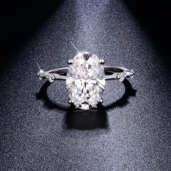 #153 S925 Silver Light Luxury Exquisite High-end Oval 4.5-carat Moissanite ring for women - Image 5