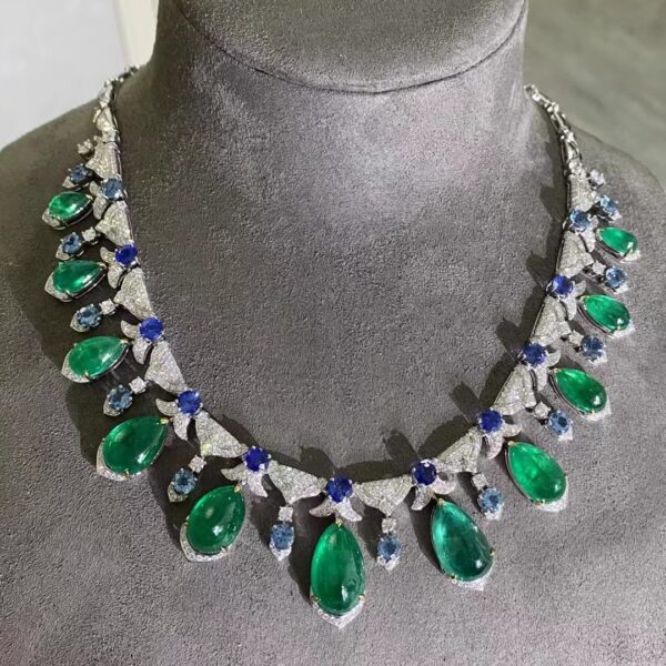#210 Natural Emerald Necklace features a 41.09-carat 18k gold main stone set with diamonds and an international certificate - Image 6