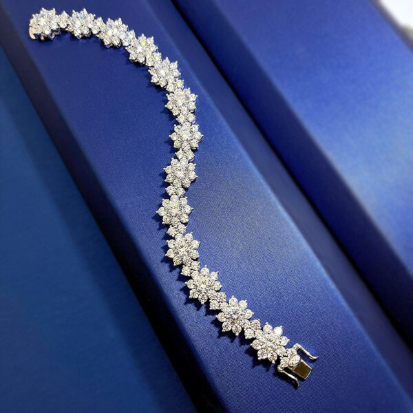 #56 S925 Silver Flower-shaped High-carbon Drill Women's Bracelet - Image 2