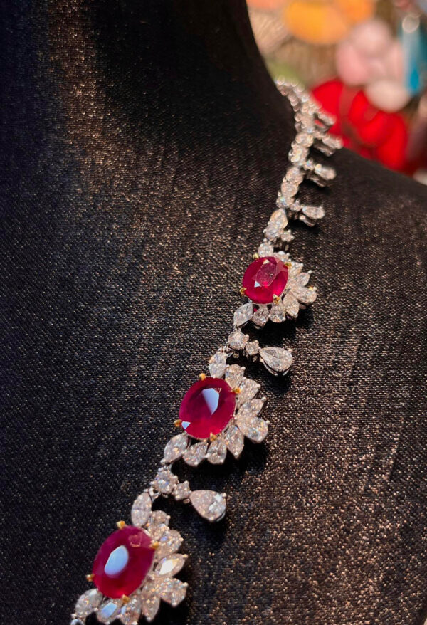 397#High end fashion natural Burmese pigeon blood red ruby necklace with main stone of 29.35 carats and 18K gold inlaid with natural diamonds - Image 10
