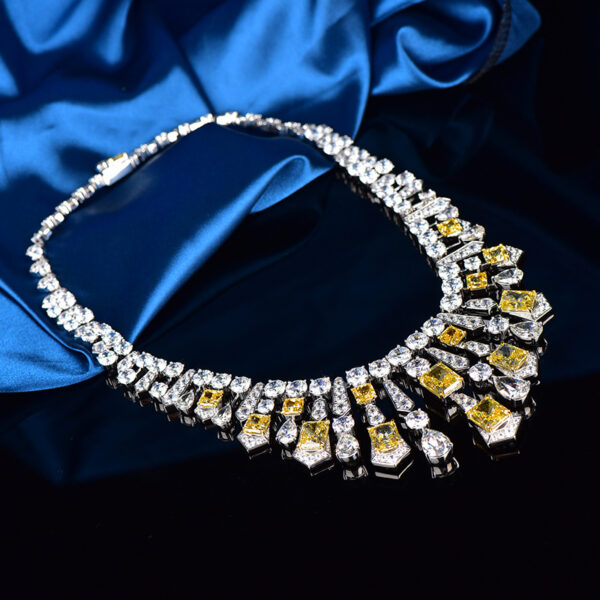 #121 S925 Silver Light Luxury Exquisite High-end high-carbon diamond necklace - Image 2