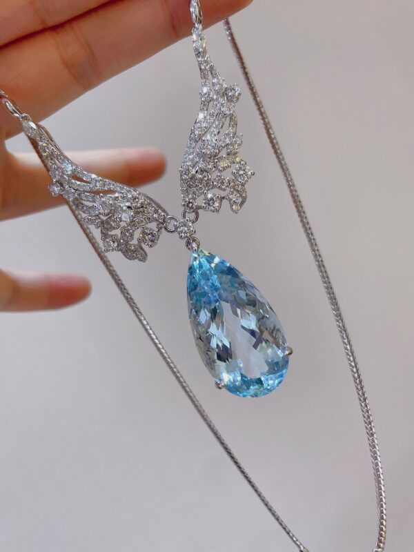 #209 Natural Santa Maria Aquamarine Necklace features a 38.98-carat 18k gold main stone set with diamonds - Image 2