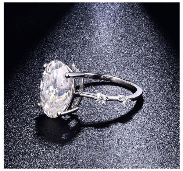 #153 S925 Silver Light Luxury Exquisite High-end Oval 4.5-carat Moissanite ring for women - Image 2