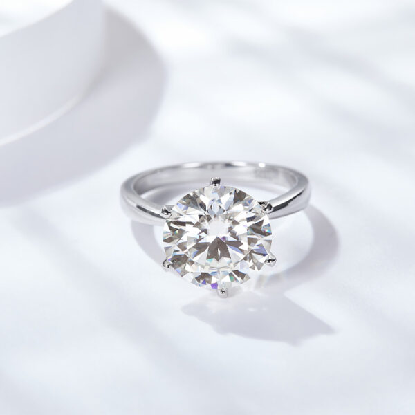 #151 S925 Silver Light Luxury Exquisite High-end 5-carat six-prong Moissan diamond wedding ring - Image 3