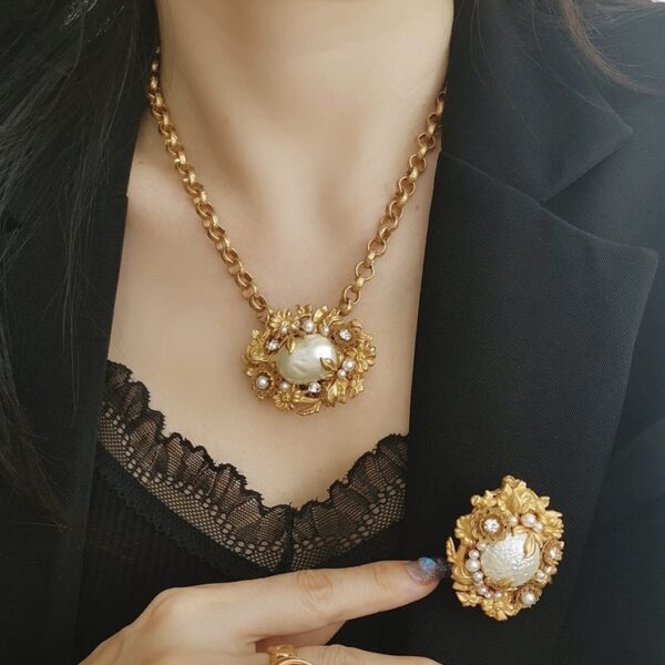 #318 Retro and High-end Baroque Pearl Flower Necklace Brooch - Image 5