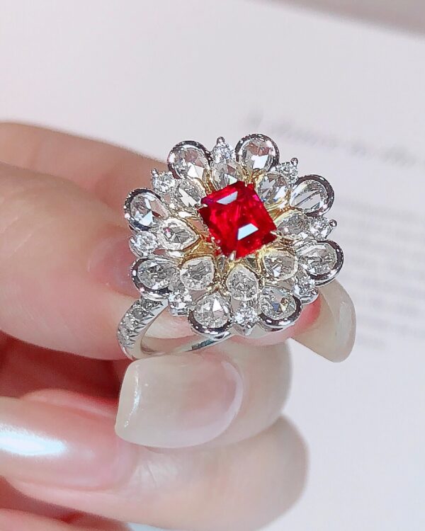 396#High end fashion natural pigeon blood red ruby ring with main stone of 1.07 carats and 18k gold inlaid with natural diamonds - Image 3