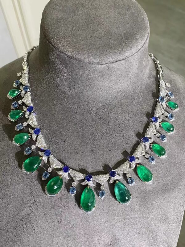 #210 Natural Emerald Necklace features a 41.09-carat 18k gold main stone set with diamonds and an international certificate - Image 5