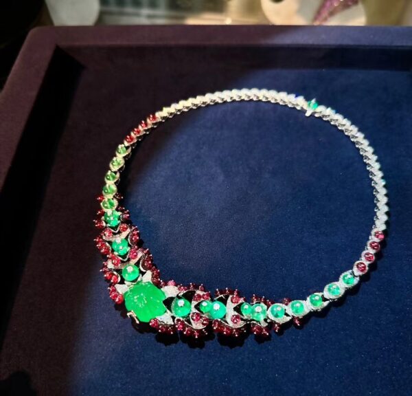 #212 Natural Colombian emerald red spinel necklace Main stone 21.876 carats 18k gold