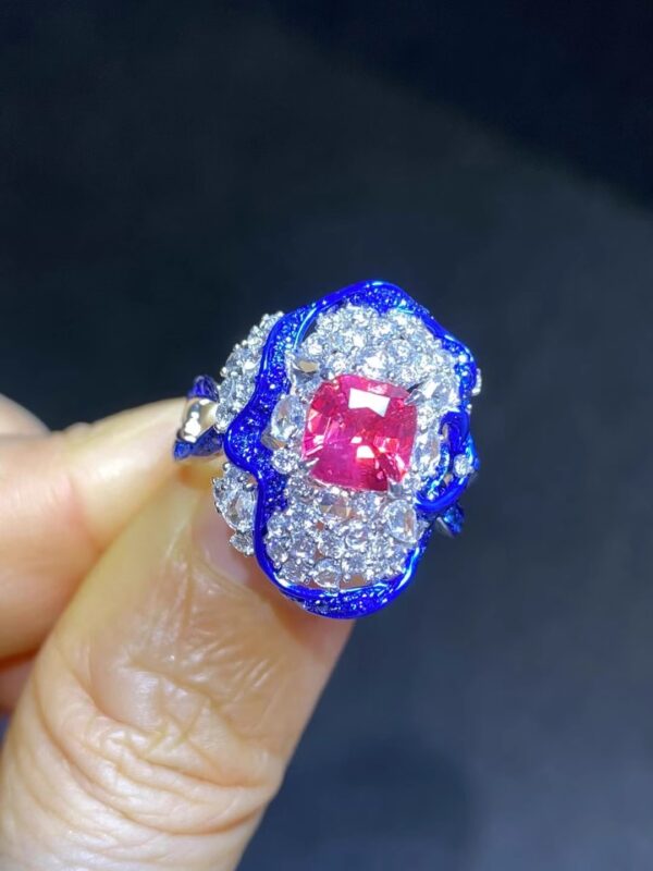 373#High end natural lotus colored Mahenggai spinel ring with 1.53 carats of main stone and 18k gold inlaid with diamonds - Image 4