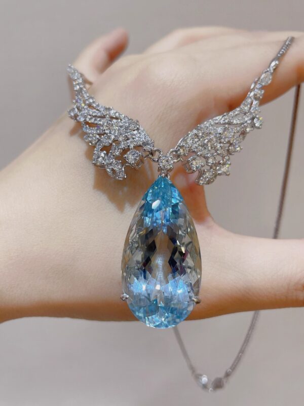 #209 Natural Santa Maria Aquamarine Necklace features a 38.98-carat 18k gold main stone set with diamonds - Image 7