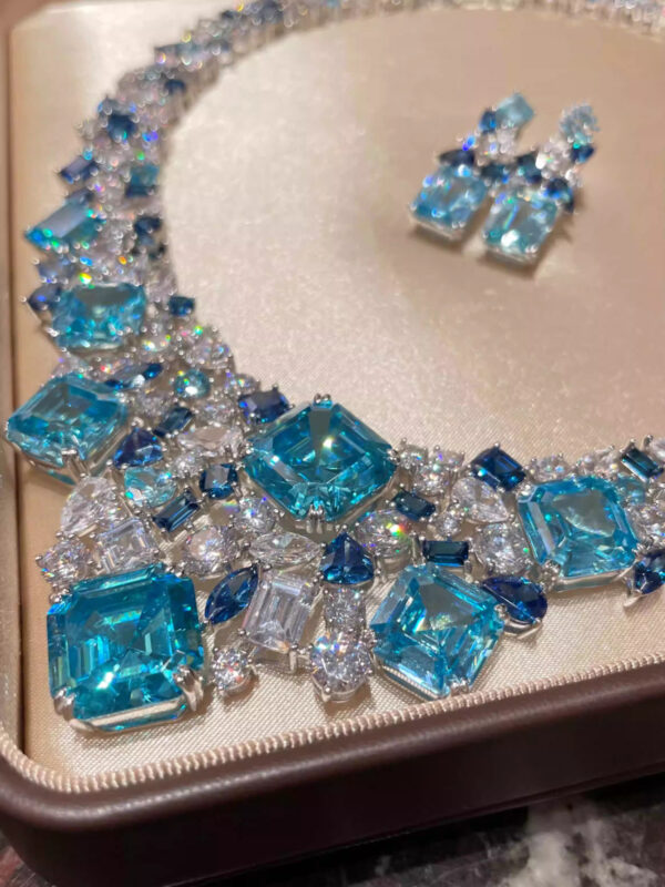 #224 Fashionable High-End Aquamarine Banquet Necklace - Image 4