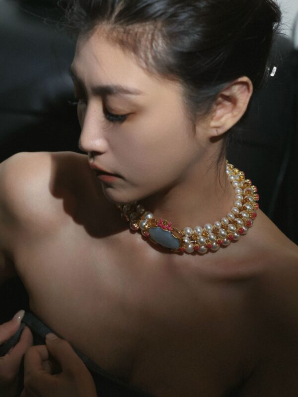 #313 Fashionable and High-end Retro colored diamond Pearl Necklace - Image 9