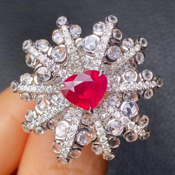 372#GRS natural Myanmar pigeon blood red ruby ring with main stone of 2.02 carats and 18k gold inlaid diamonds, accompanied by an international certificate - Image 5