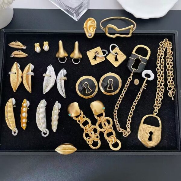 436#Fashionable new ear clip, European and American light luxury style, high-end feeling, rhinestone earrings, stage versatile accessories, women's earrings - Image 17