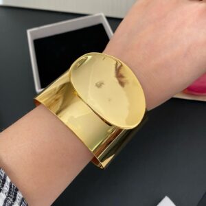 321#Designer's curved wide version smooth surface bracelet with a light luxury opening, exaggerated and simple European and American style. Spring 2025 new bracelet