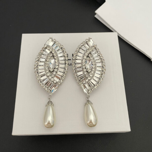436#Fashionable new ear clip, European and American light luxury style, high-end feeling, rhinestone earrings, stage versatile accessories, women's earrings - Image 2