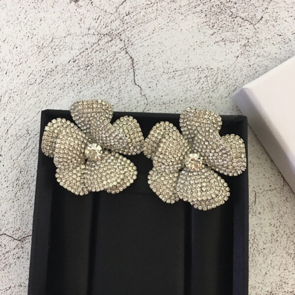 438#AR Rose Blossoms Full Diamond Crystal Earclip Light Luxury High Order European and American Fashion Retro Earrings - Image 2