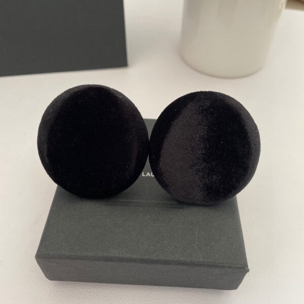 441666#European and American new fashionable ear clip simple circular geometric velvet black fashion style retro earrings - Image 2