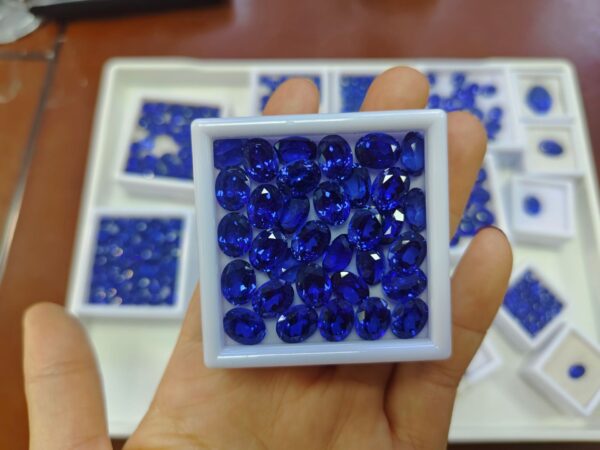 375#20.2 carats Laboratory cultivation of sapphire, royal blue ribbon, cotton wool, sapphire, natural cutting surface, bare stone - Image 4