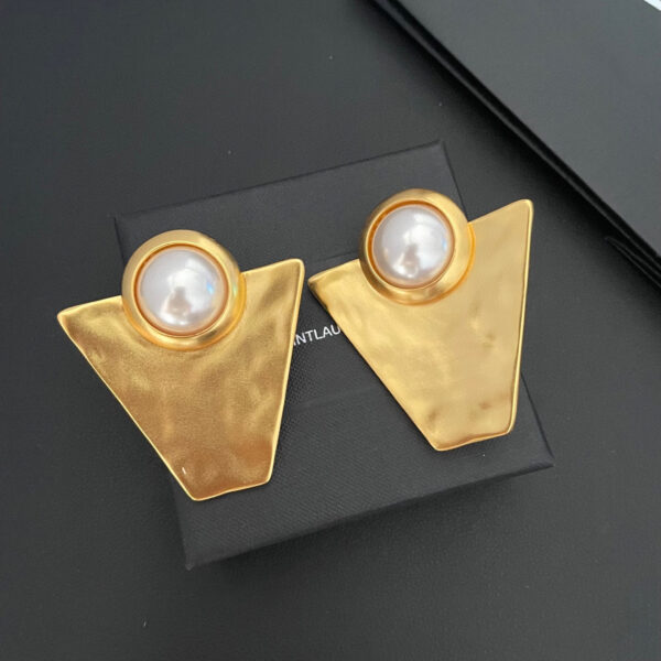 282#French retro designer niche new earrings, high-end light luxury geometric shape inlaid with pearls, retro style, simple and medieval ear clip - Image 4
