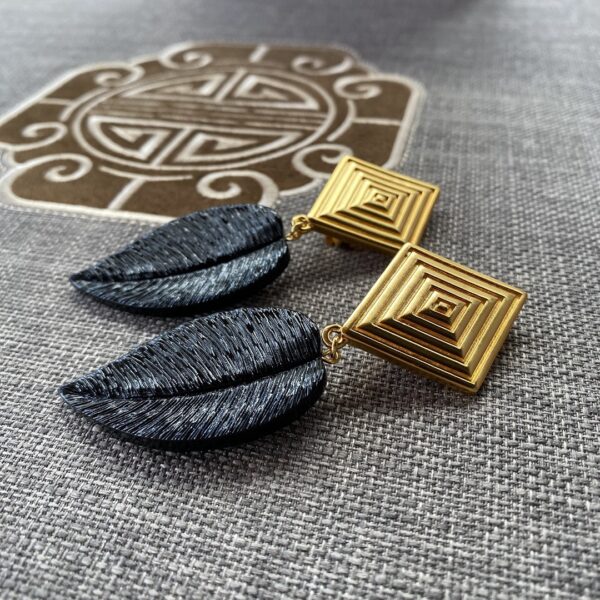 344#Retro black leaf ear clip with geometric design, high-end fashion, no ear hole earrings, vintage earrings - Image 3