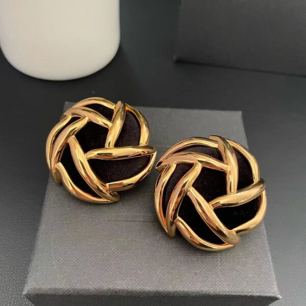 348#French fashion design metal suede splicing ear clip circular vintage personalized light luxury earrings - Image 5