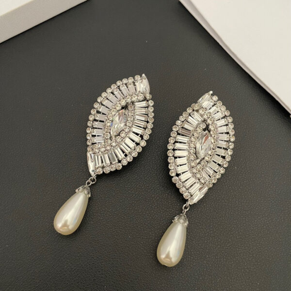 436#Fashionable new ear clip, European and American light luxury style, high-end feeling, rhinestone earrings, stage versatile accessories, women's earrings - Image 4