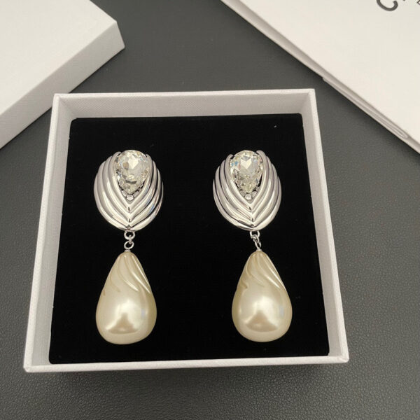 437#New AR Advanced Light Luxury Earclip with Pearl Flower Crystal Design, Simple and Elegant Water Drop Female Earrings - Image 4