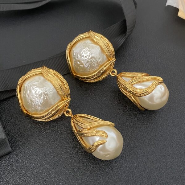 283#Retro designer pearl water droplet ear clip earrings with a high-end feel, elegant temperament, light luxury, fashionable and versatile water droplet earrings - Image 4
