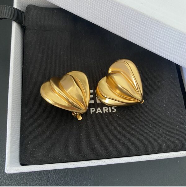 432#French medieval gold heart-shaped ear clip with European and American light luxury and high-end feel, irregular peach heart design, no ear hole earrings - Image 5