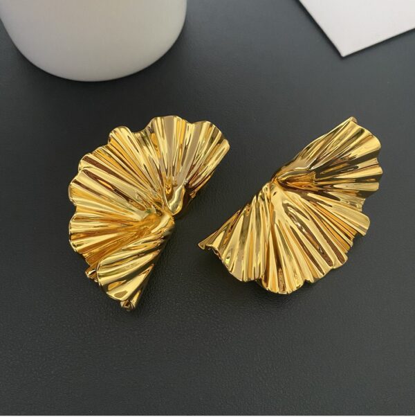 436666#European and American fashion high-end temperament fan shaped metal folding ear clip exaggerated retro high-end feeling earrings - Image 4