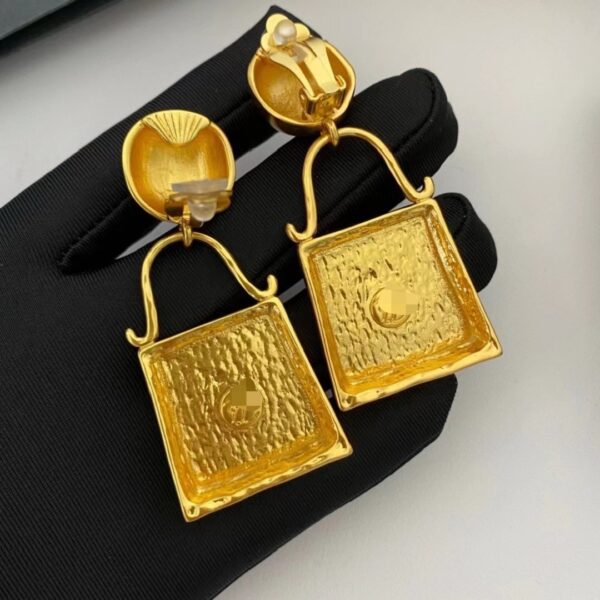 284#Vintage, retro style, palace style, plain gold, niche bag, personalized and fashionable shape, no ear holes, brass earrings - Image 3