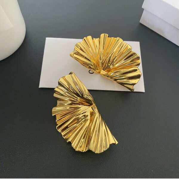 436666#European and American fashion high-end temperament fan shaped metal folding ear clip exaggerated retro high-end feeling earrings - Image 5