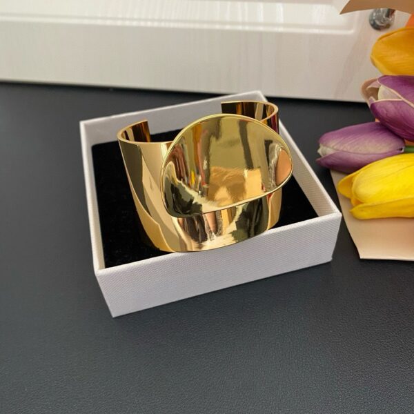 321#Designer's curved wide version smooth surface bracelet with a light luxury opening, exaggerated and simple European and American style. Spring 2025 new bracelet - Image 4