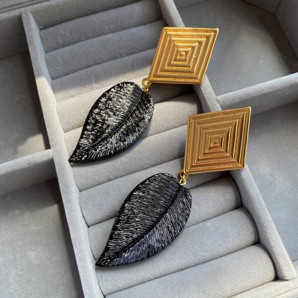 344#Retro black leaf ear clip with geometric design, high-end fashion, no ear hole earrings, vintage earrings - Image 4