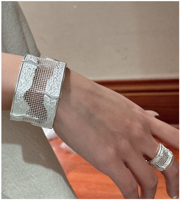 358#S925 European and American high-end design personalized retro grid bracelet trendy and fashionable bracelet wholesale - Image 3