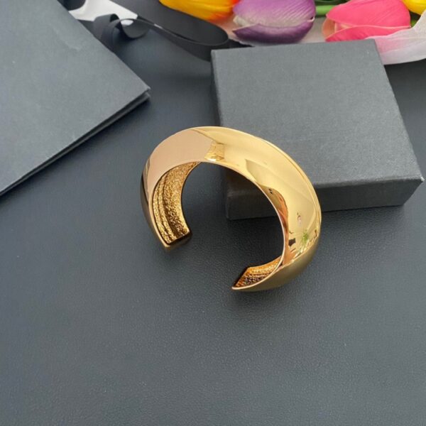 322#European and American Heavy Industries Fashion Double layered Wave Smooth Open Bracelet Women's Brass Metal Irregular Light Luxury Stacked Handpiece - Image 4