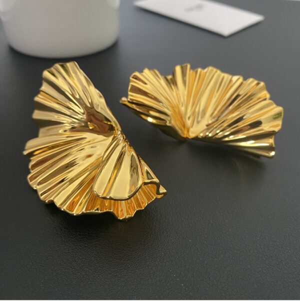 436666#European and American fashion high-end temperament fan shaped metal folding ear clip exaggerated retro high-end feeling earrings - Image 6