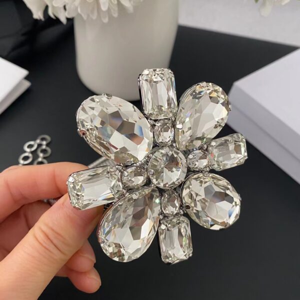 340#New European and American style fashionable flower crystal necklace with elegant design and luxurious high-end necklace accessories - Image 3