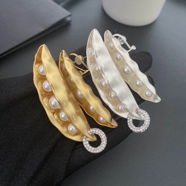 341#Retro asymmetrical pea earrings, fashionable designer style, copper plated 24k gold earrings - Image 4