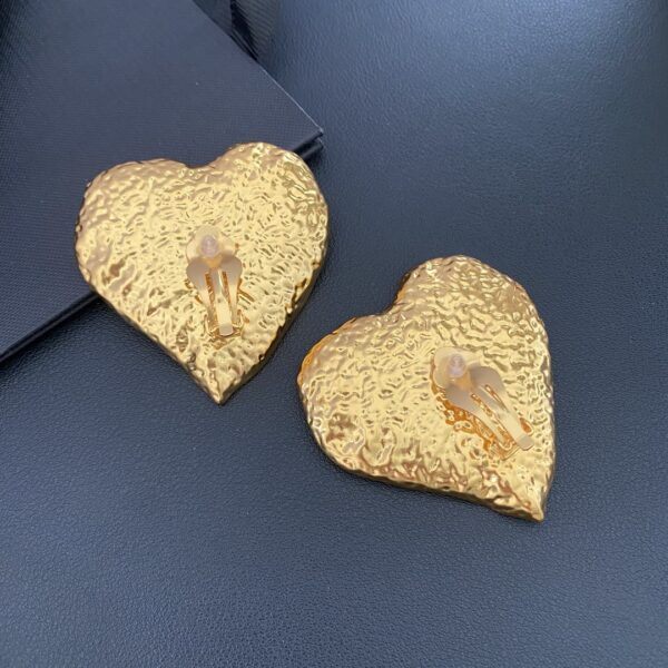 342#Fashionable European and American design, personalized heart-shaped glass earrings, retro gold ruffle edge earrings, fashionable earrings with ear clips - Image 4