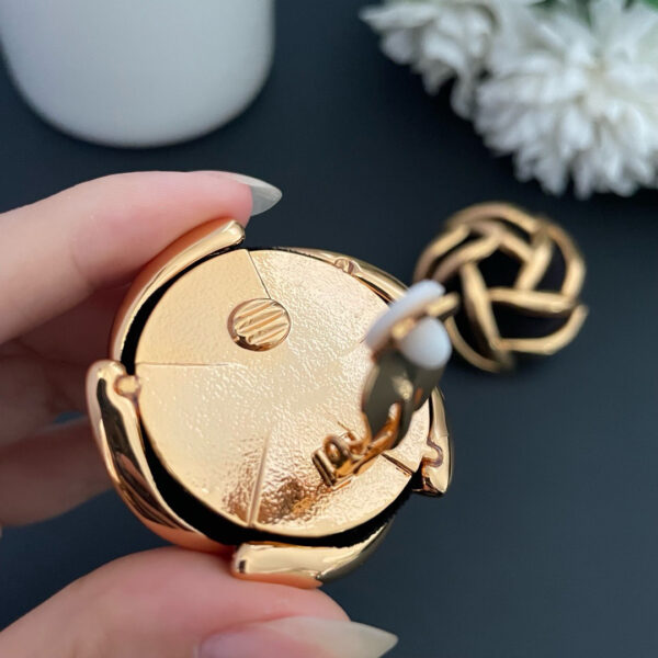 348#French fashion design metal suede splicing ear clip circular vintage personalized light luxury earrings - Image 3