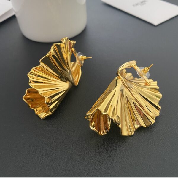 436666#European and American fashion high-end temperament fan shaped metal folding ear clip exaggerated retro high-end feeling earrings - Image 7